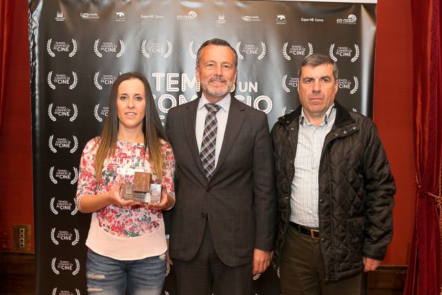 O alcalde entregou o premio ao Comercio Veterano a Deportes Cibeira