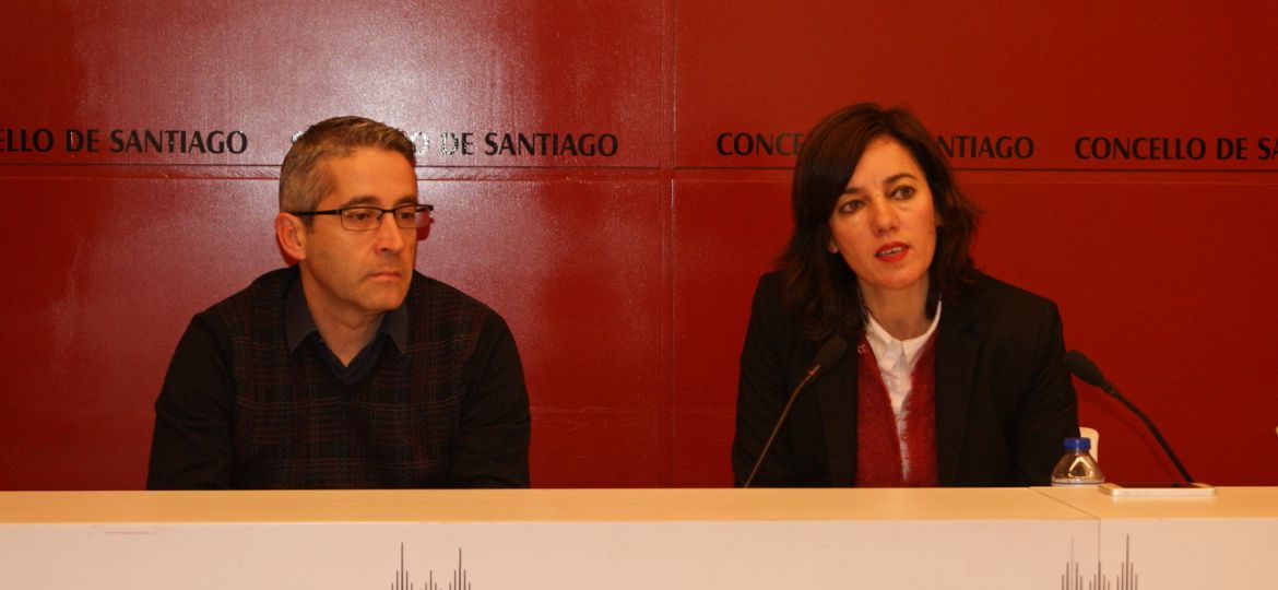 O secretario xeral da Unión de Consumidores de Galicia, Miguel López, e a concelleira responsable de Comercio, Marta Lois, presentaron en abril este plan formativo