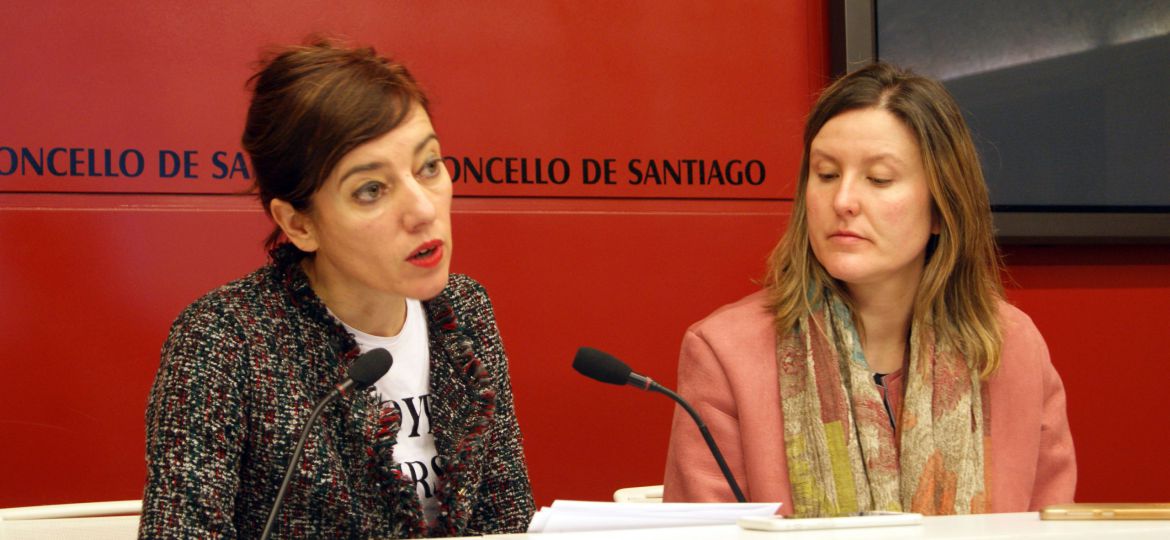 A concelleira Marta Lois e a técnica de Comercio Lucía Castro